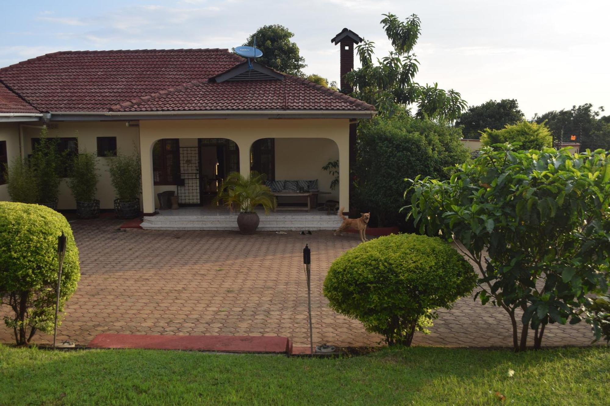 Stasumo House Arusha Bed & Breakfast ภายนอก รูปภาพ